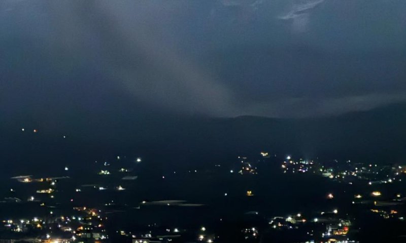 צה"ל תקף בעומק לבנון מחסנים של חיזבאללה