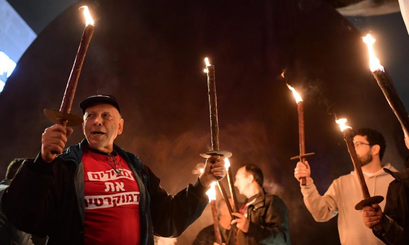 החרדית שנאמה בהפגנת השמאל: "לקדש שם שמיים"