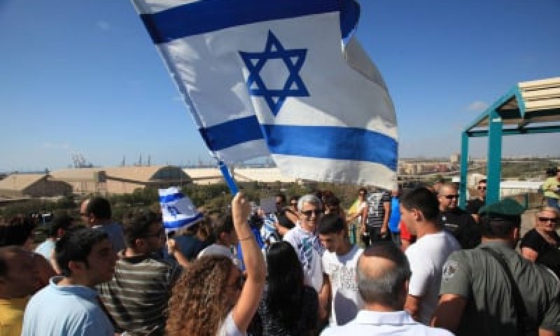 גם בלי החוק: ח"כים מבקשים העדיפו דגלים כחול לבן