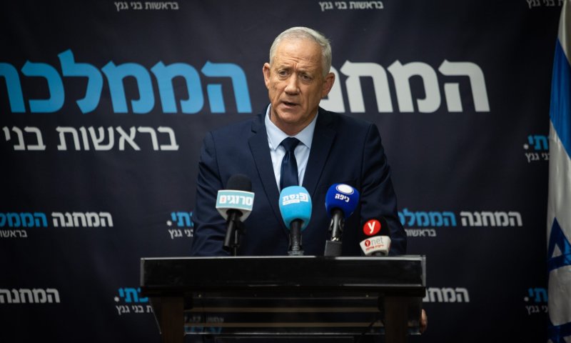 גנץ לנתניהו: "ישראל צריכה שר ביטחון קבוע עכשיו"