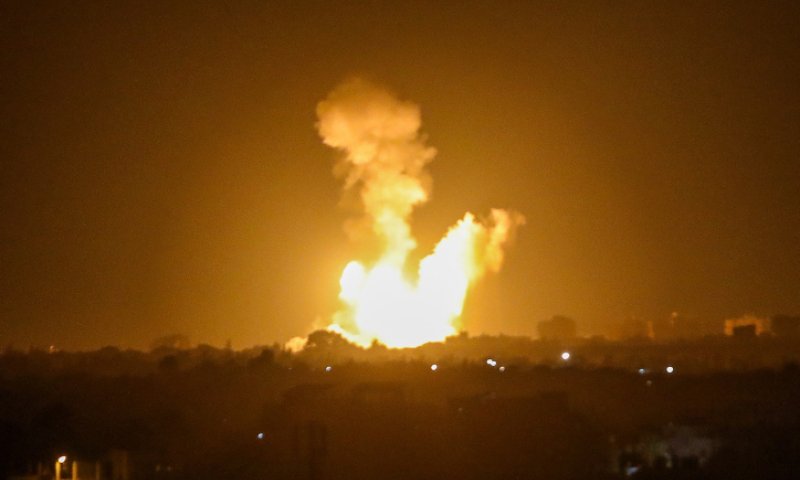 צפו: מטוסי קרב תוקפים בעזה