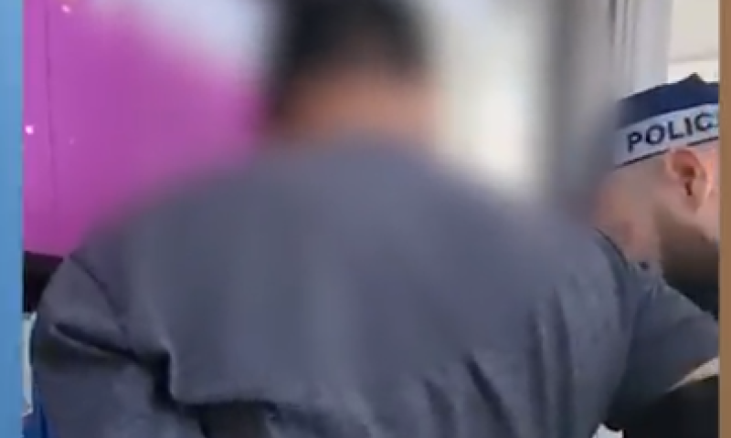 אישום: נתין זר ביצע מעשה מגונה בקטין