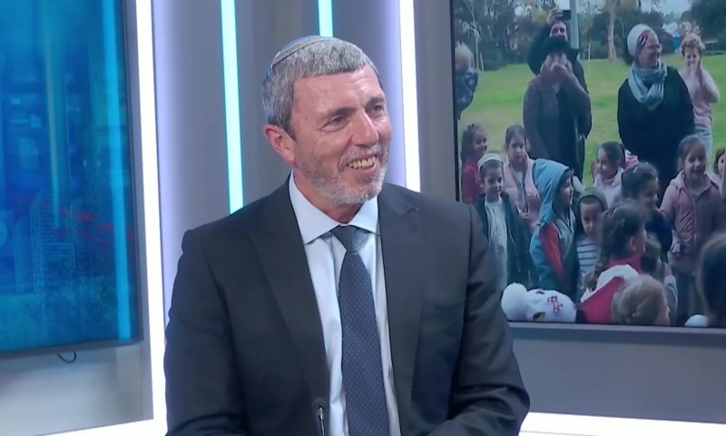 השר רפי פרץ באולפן: "לא במקרה אני במקום השני בימינה"