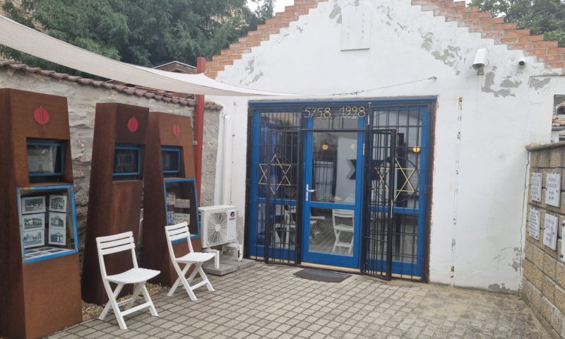 בעיירת האומנים סטנדטרה: זיכרון, מרציפן ובית כנסת קטן