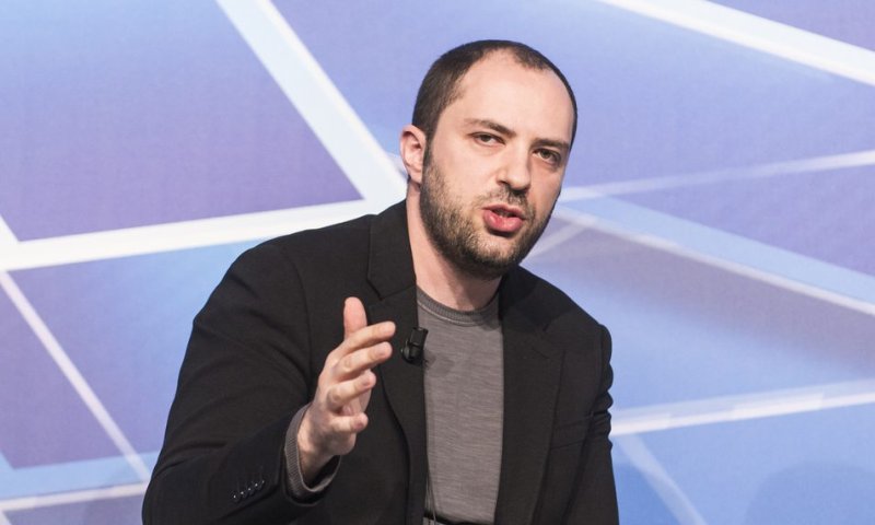 לא הסכים עם צוקרברג: מייסד ווטסאפ התפטר