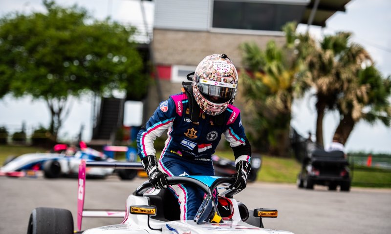 המחווה המרגשת של נהג המרוצים הישראלי לחטופים