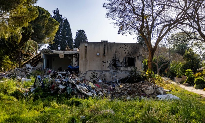 ללא הגנות: צה"ל מאפשר לתושבי נחל עוז לחזור