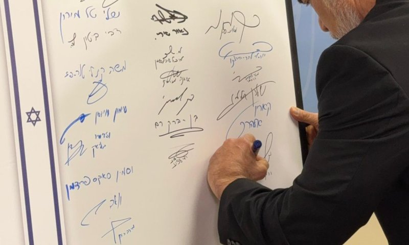 לפיד: "נחתים אזרחים בכל הארץ להקמת ועדת חקירה"