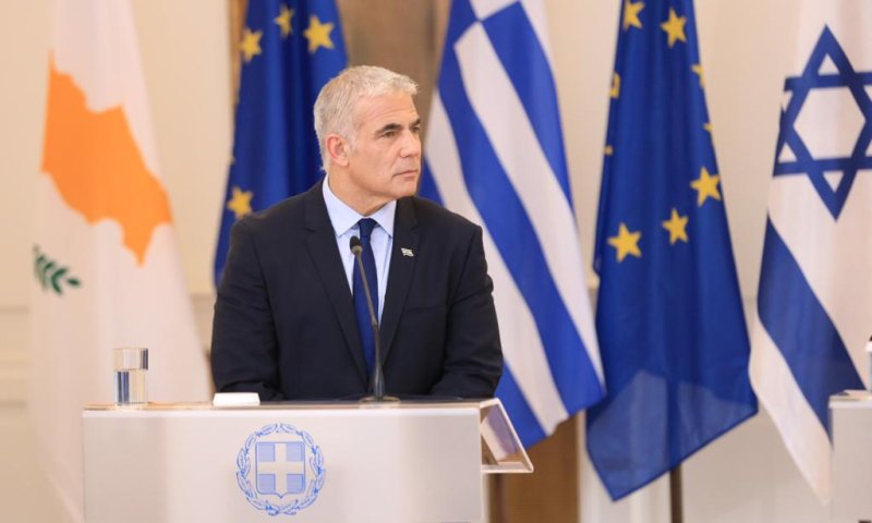 לפיד: הכוחות הרוסים ביצעו פשעי מלחמה נגד אזרחים