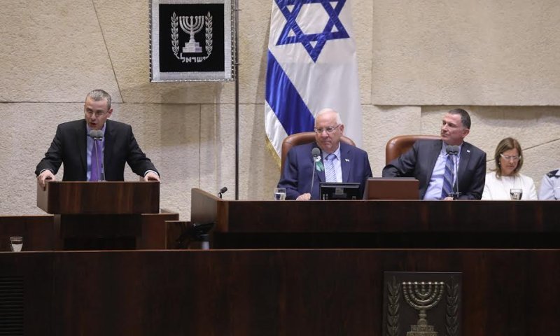 בפניה של מרים נאור: יריב לוין התפוצץ על בג"צ