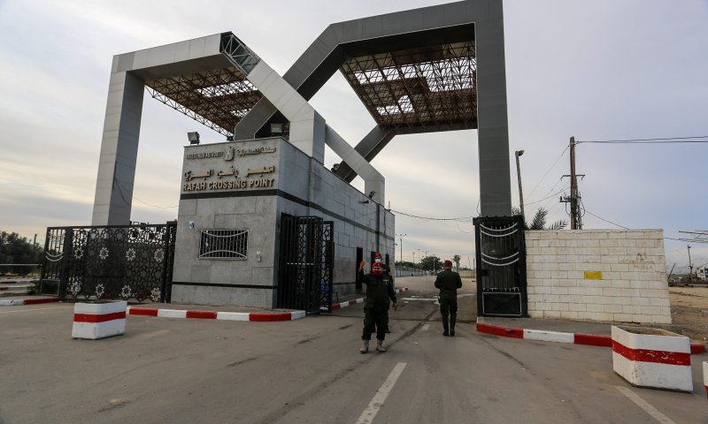 רשמית: מעבר רפיח נפתח לתנועה בשני הכיוונים