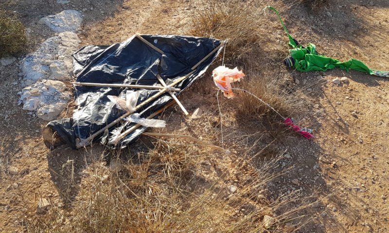 בשיא עונת הבציר: עפיפון תבערה נחת ביקב בשומרון