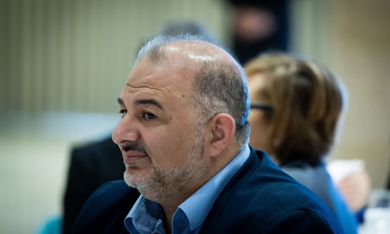 משבר נוסף? עבאס יחרים את ישיבת ראשי הקואליציה