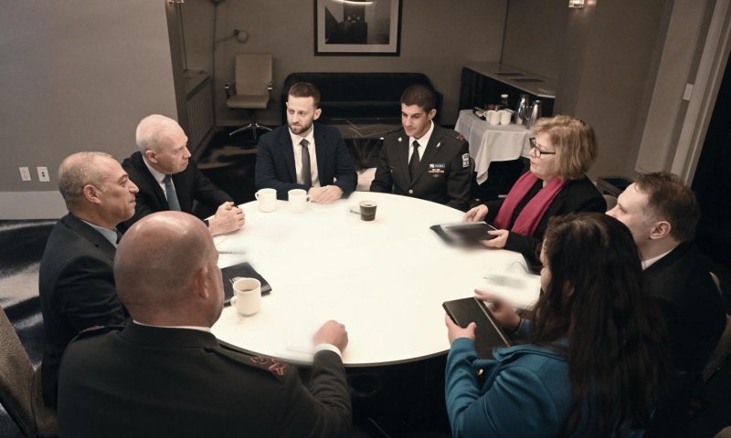 בצל המתיחות: גלנט נפגש עם בכירי ממשל ביידן