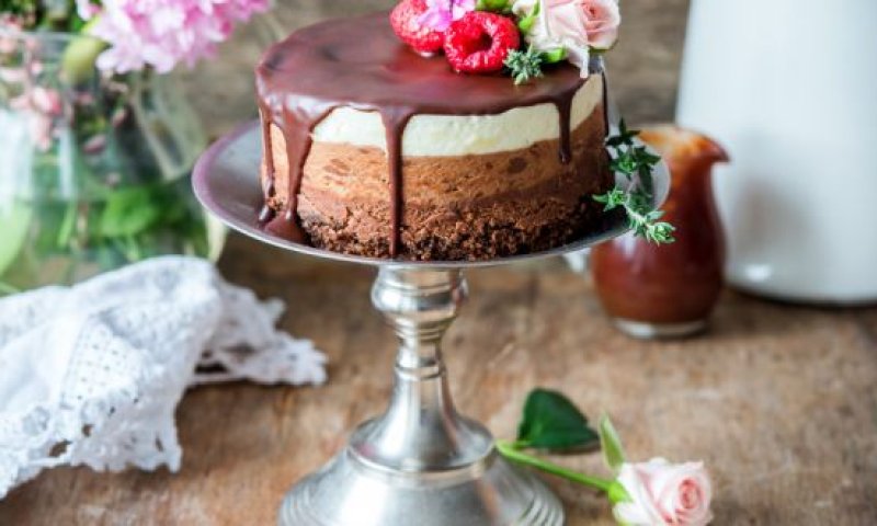 הכי נכונה לעונה: מתכון לעוגת מוס בשלושה צבעים