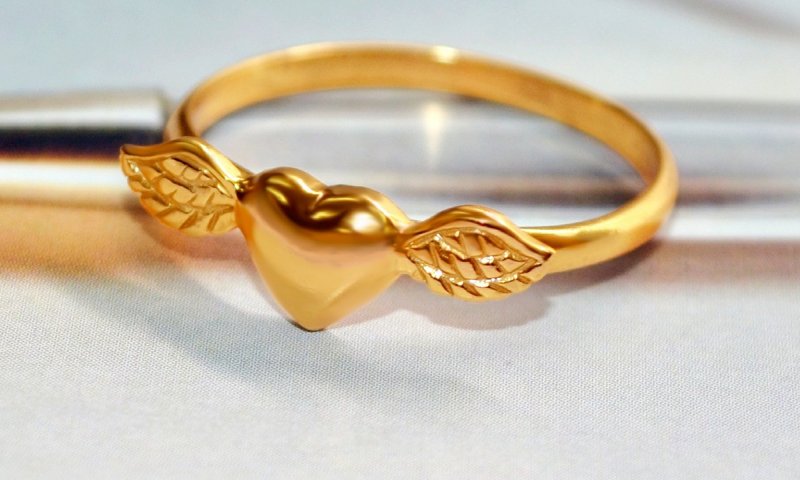 כל הנוצץ &ndash; זהב