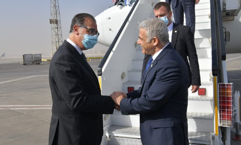 לראשונה: לפיד הגיע למצרים ונפגש עם א-סיסי