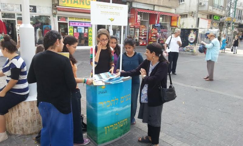 בנות האולפנה בפתח תקווה התגייסו למען העסקים ביו"ש