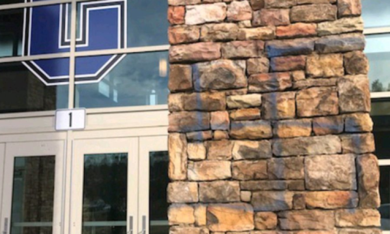 זעזוע בארה"ב: צלבי קרס רוססו על קירות בית ספר