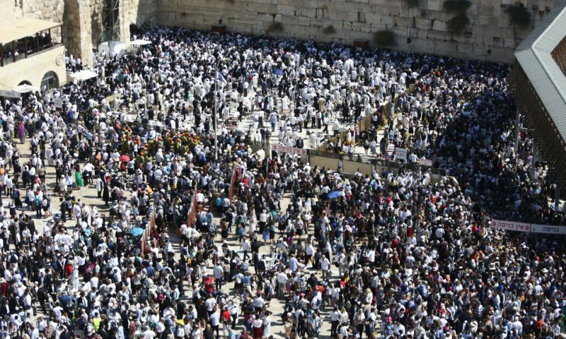 רבבות בברכת הכהנים בכותל המערבי &bull; גלריה