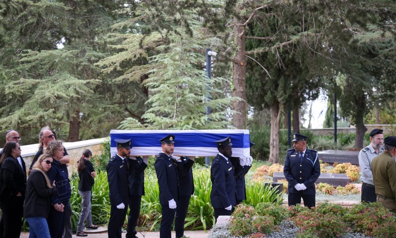 יושב ראש הכנסת ה-14, דן תיכון, הובא למנוחות