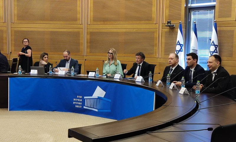 שידור חי: החלה הגשת הרשימות לוועדת הבחירות