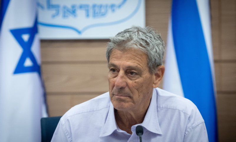בן ברק ממשיך להשמיץ: כל מרואיינת תצטרך כיסוי ראש