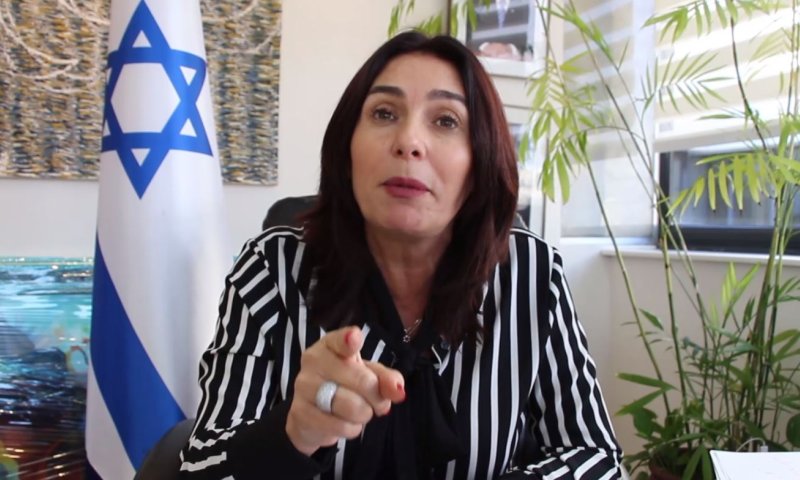 רגב עונה לשטרן: "לפתוח בבדיקה ולהשעות מהכנסת"