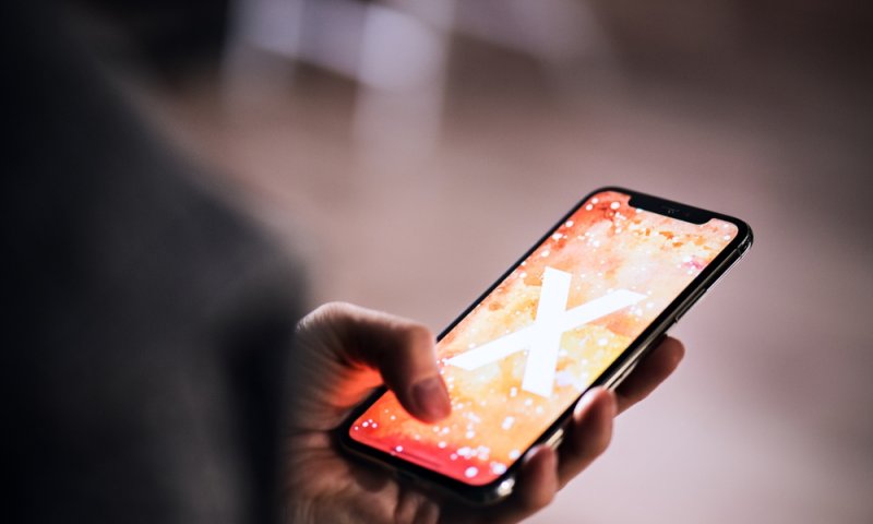 בעקבות תקלה: אפל תתקן מכשירי אייפון X בחינם