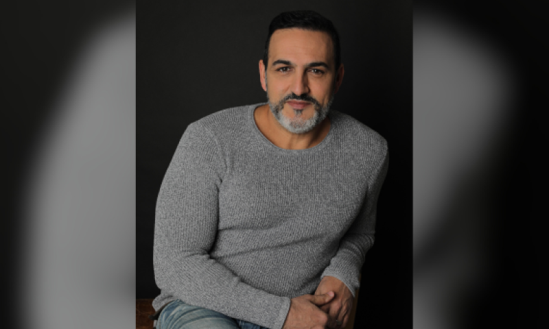 "ישראל": קובי אפללו בשיר מרגש על המציאות הישראלית