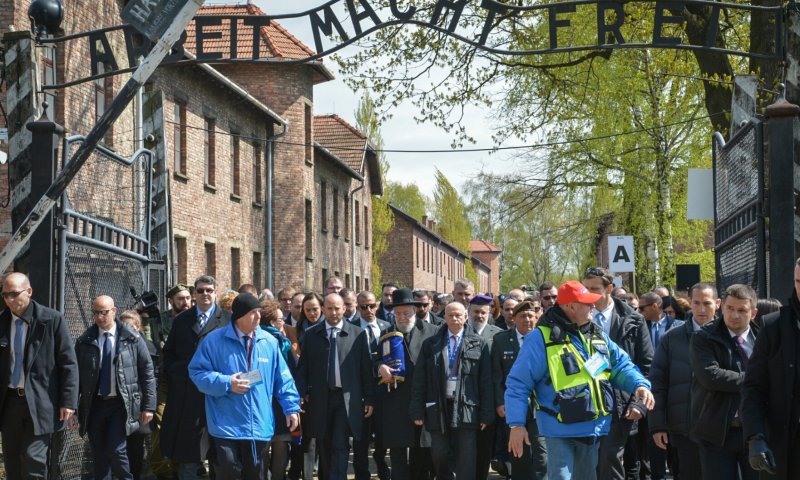 צפו: אלפי משתתפים במצעד החיים בפולין