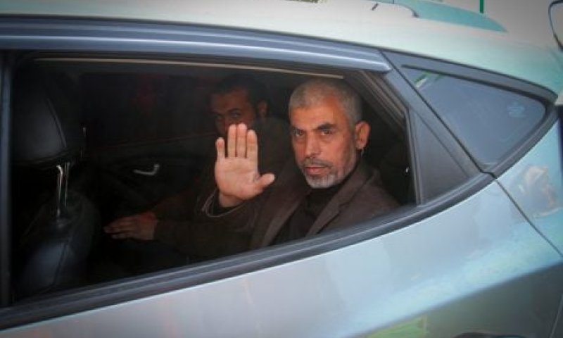 "סינוואר מנותק קשר; הסגן שלו חזר אחורה"