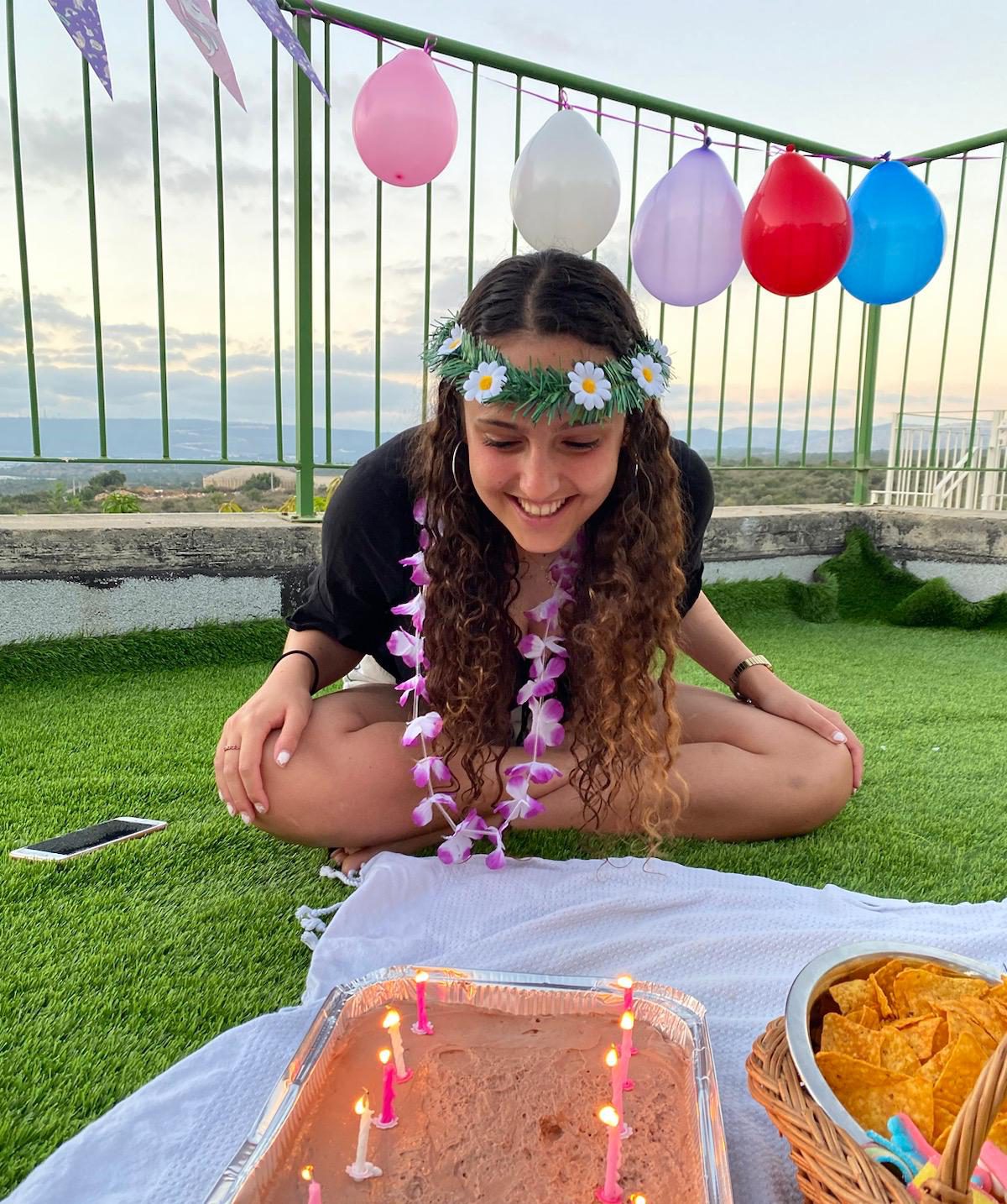 באדיבות המשפחות