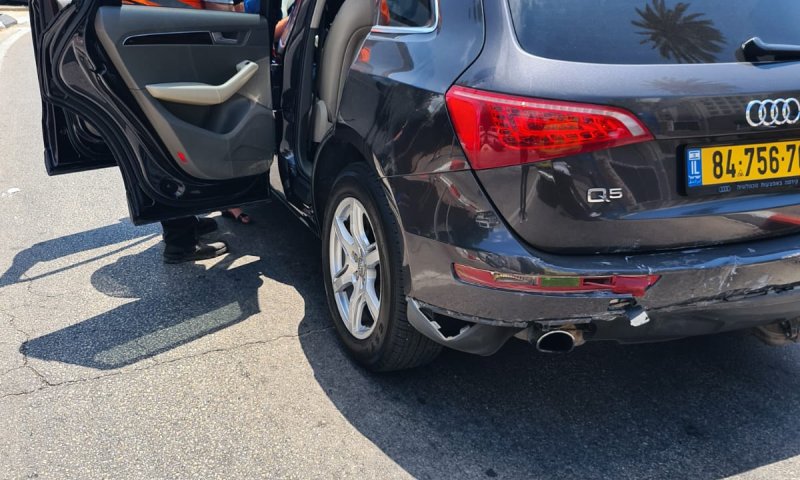 תאונת דרכים בעכו: רכב התנגש בעמוד, 6 פצועים