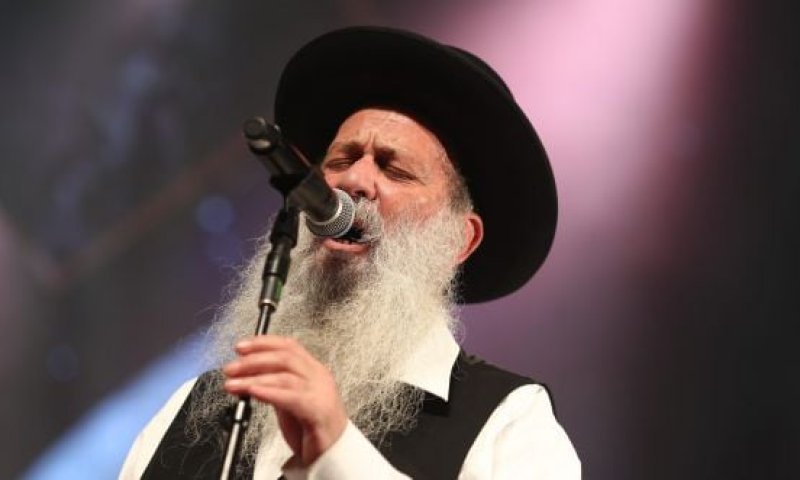 ניצול השואה חש ברע, שולי רנד יחליף אותו בטקס