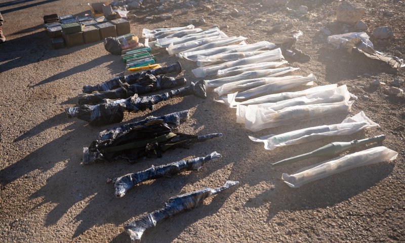 בשטח סוריה: צה"ל עצר חשודים והחרים מאות אמצעי לחימה