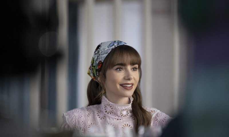 אמילי בפריז: מה לעשות, בשביל היופי צריך לסבול