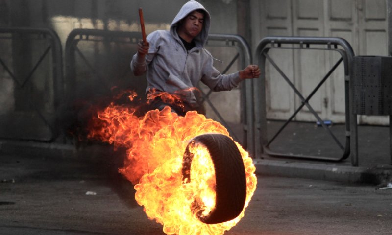 פלסטינים רגמו באבנים רכב של שחקני 'הבימה': "היינו בהלם"