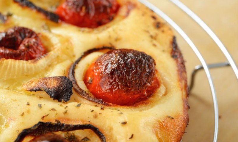 מתכון לפוקצ'ות אישיות עם בטטות, זוקיני ובצל