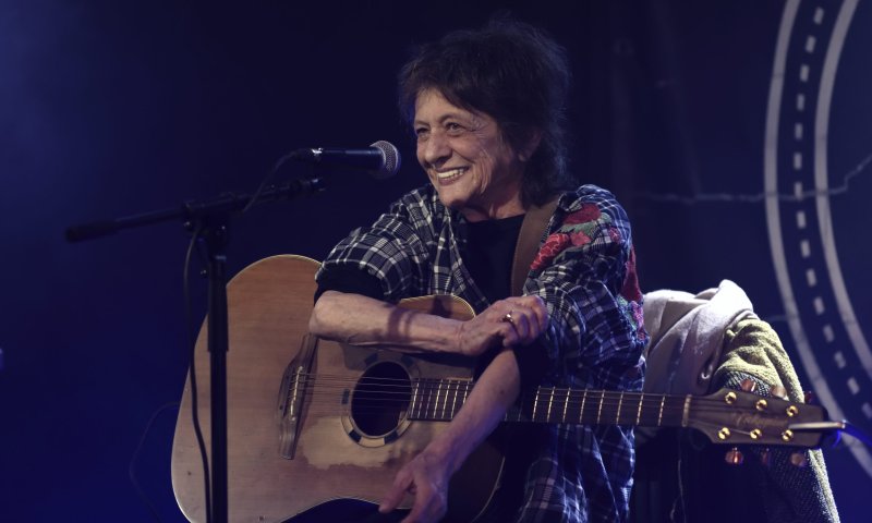 ברוך דיין האמת: הזמרת קורין אלאל הלכה לעולמה