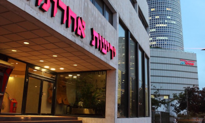 הכתב הסרוג הוותיק עובר לידיעות אחרונות