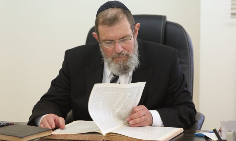 הרב הראשי לישראל ביקר את שורדי השבי: "זו החובה המוסרית". צפו