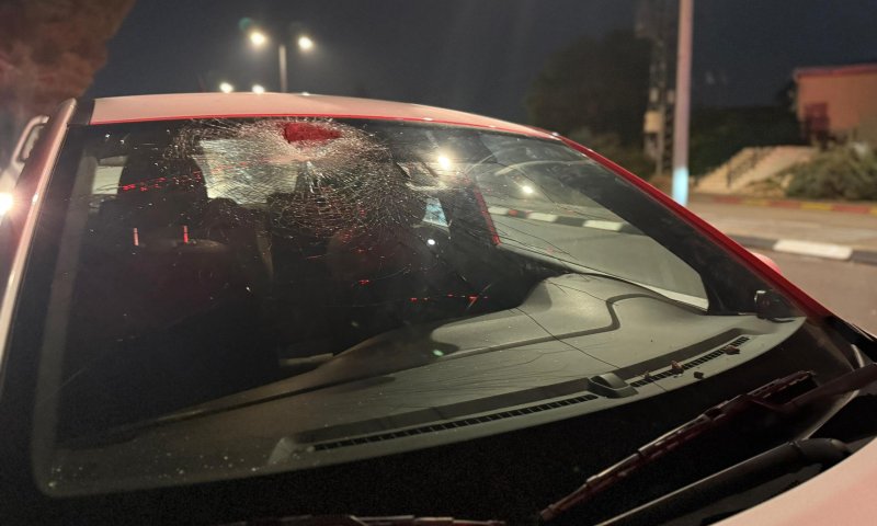 פצועה קל מיידוי אבנים לעבר רכב בשומרון