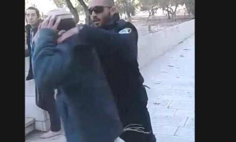 יהודי קרא שמע ישראל בהר הבית ונעצר. צפו