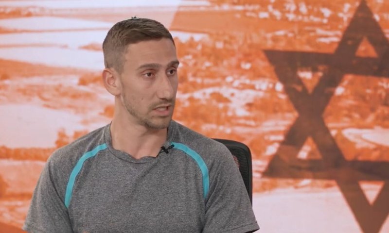 "מתיישבים לשיחה": עם משה לוי, ממקימי עיינות ענר