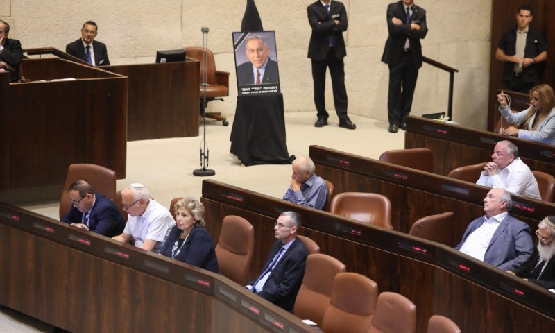 האופוזיציה החרימה: הכנסת קיימה ישיבה לזכר גנדי