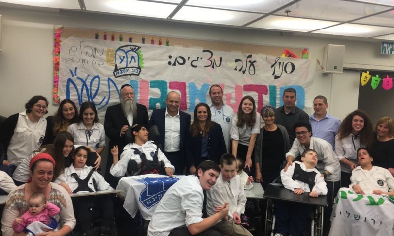 צפו: השר בנט הגיע לסניף הכי מיוחד של בני עקיבא