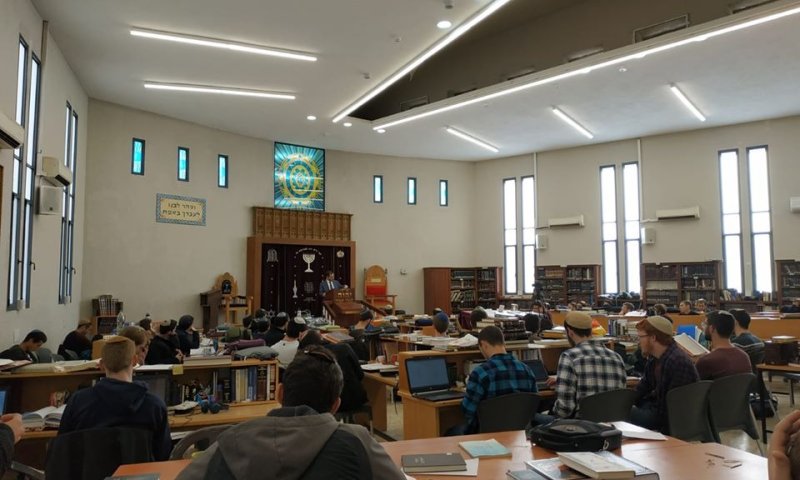 לכל תלמיד בישיבת אורות שאול שער מיוחד בעבודת ה'