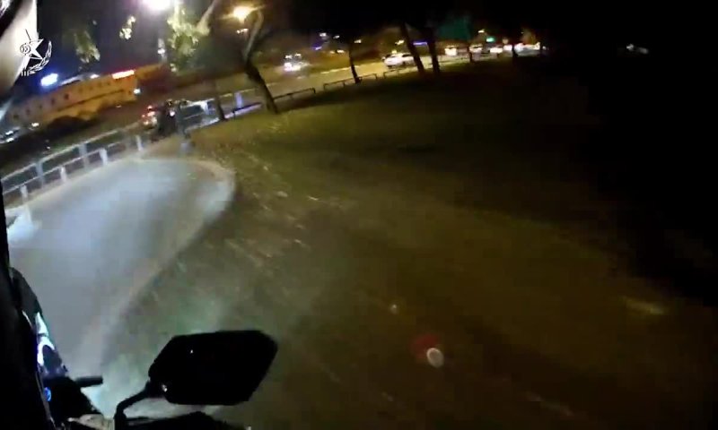תיעוד ממצלמת הלוחם: מרדף אחרי חשודים ברחובות תל אביב
