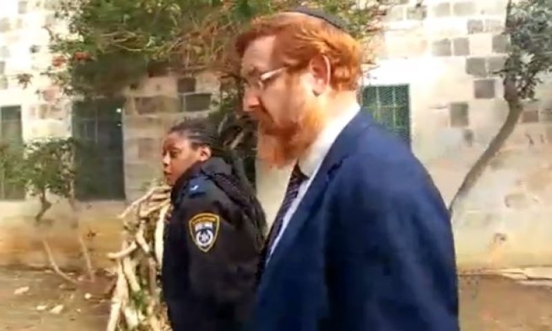 ביום השלושים לאישתו, יהודה גליק במעשה לזכרה